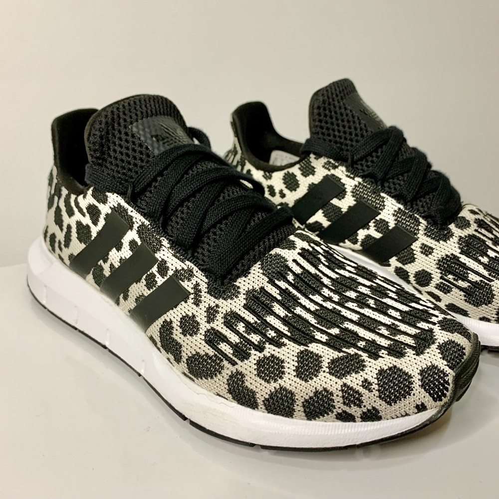 ADIDAS SWIFT RUN Raw White/Core Black/Carbon